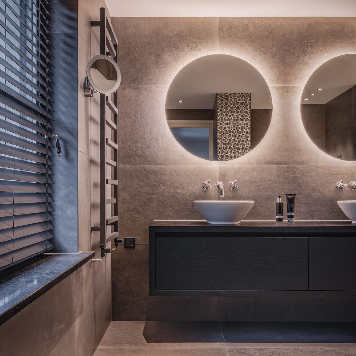 hoeveel spots in badkamer