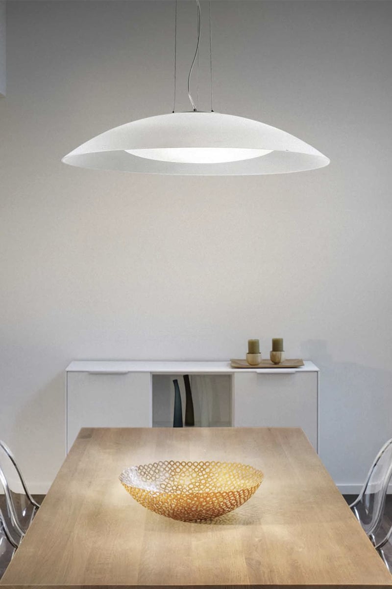 Ideal Lux is een Italiaans familiebedrijf dat al meer dan 40 jaar prachtige en exclusieve lampen verkoopt. Van klassiek vormgegeven glazen armaturen tot strakke en stijlvolle designlampen. Het merk onderscheid zich door een uitermate gunstige prijs-kwaliteit verhouding. Lightboxx is als een van de weinige in Nederland exclusief dealer van Ideal Lux.